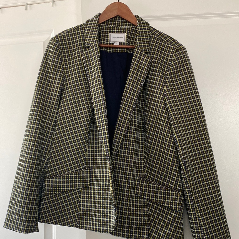 Beautiful jacket to complete a set w cropped pants. Never been worn. Size 18